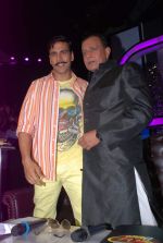 Akshay Kumar, Mithun Chakraborty on the sets of Dance India Dance to promote Rowdy Rathore in Famous Studio on 10th April 2012 (1).JPG